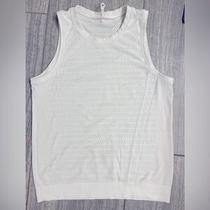 🇺🇸White perforated Lululemon tank top💙🤍❤️